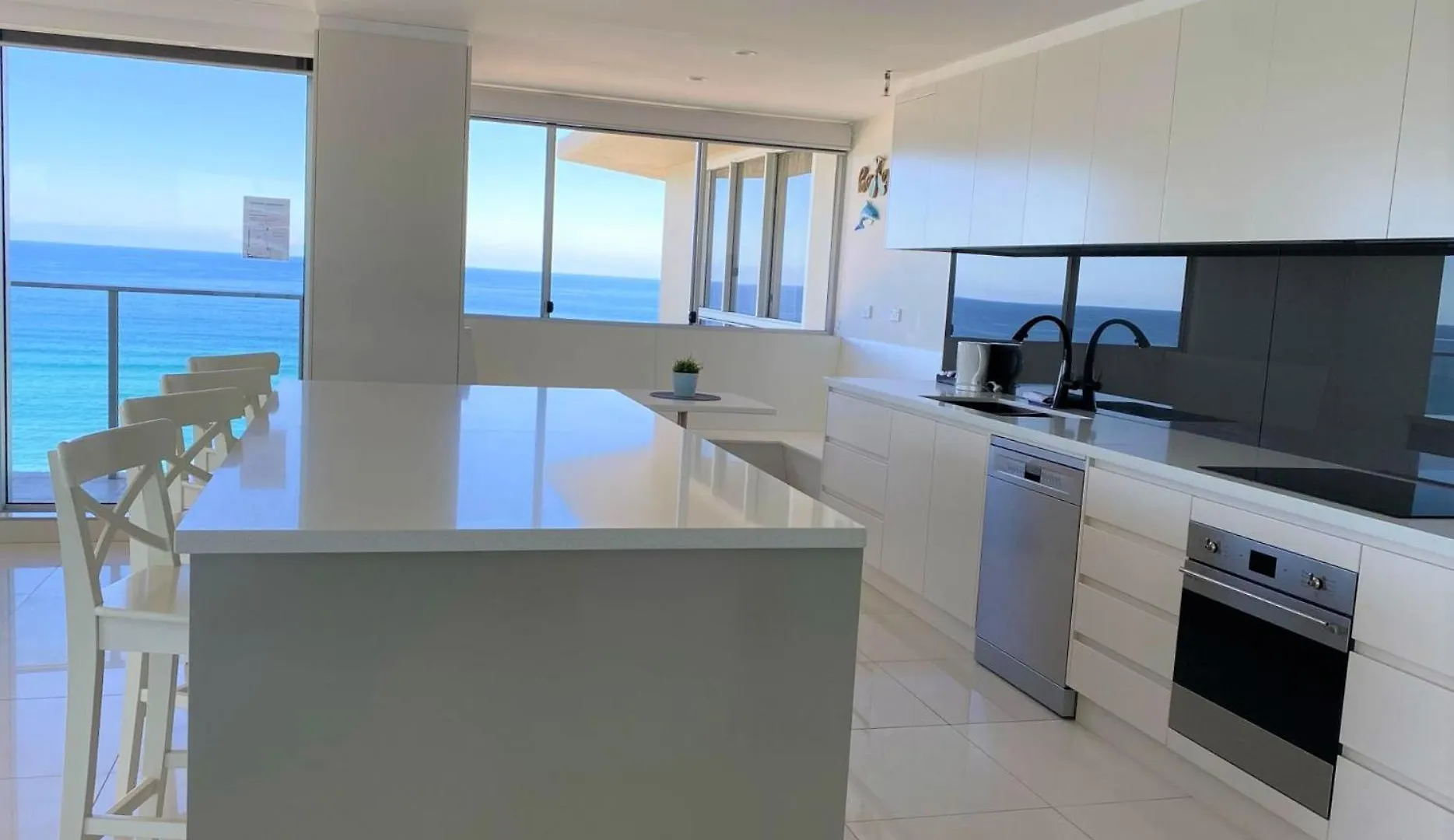 Hi Surf Beachfront Resort Apartments Gold Coast 4*,  Australia