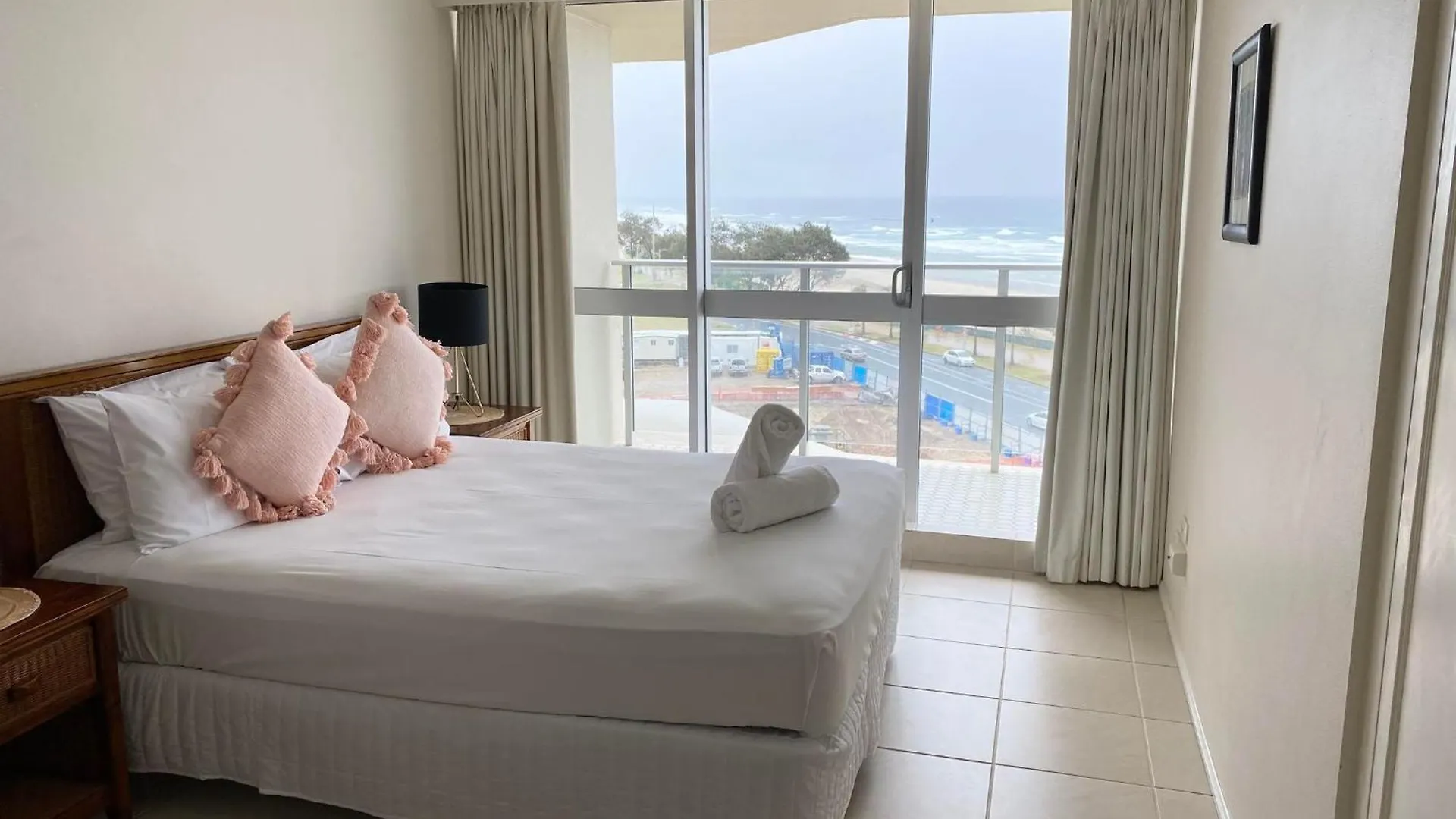 Hi Surf Beachfront Resort Apartments Gold Coast 4*,  Australia