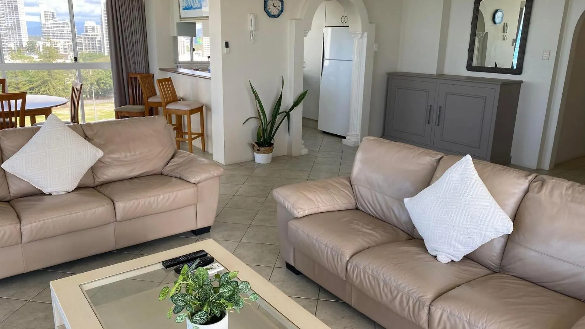 Hi Surf Beachfront Resort Apartments Gold Coast 4*,  Australia
