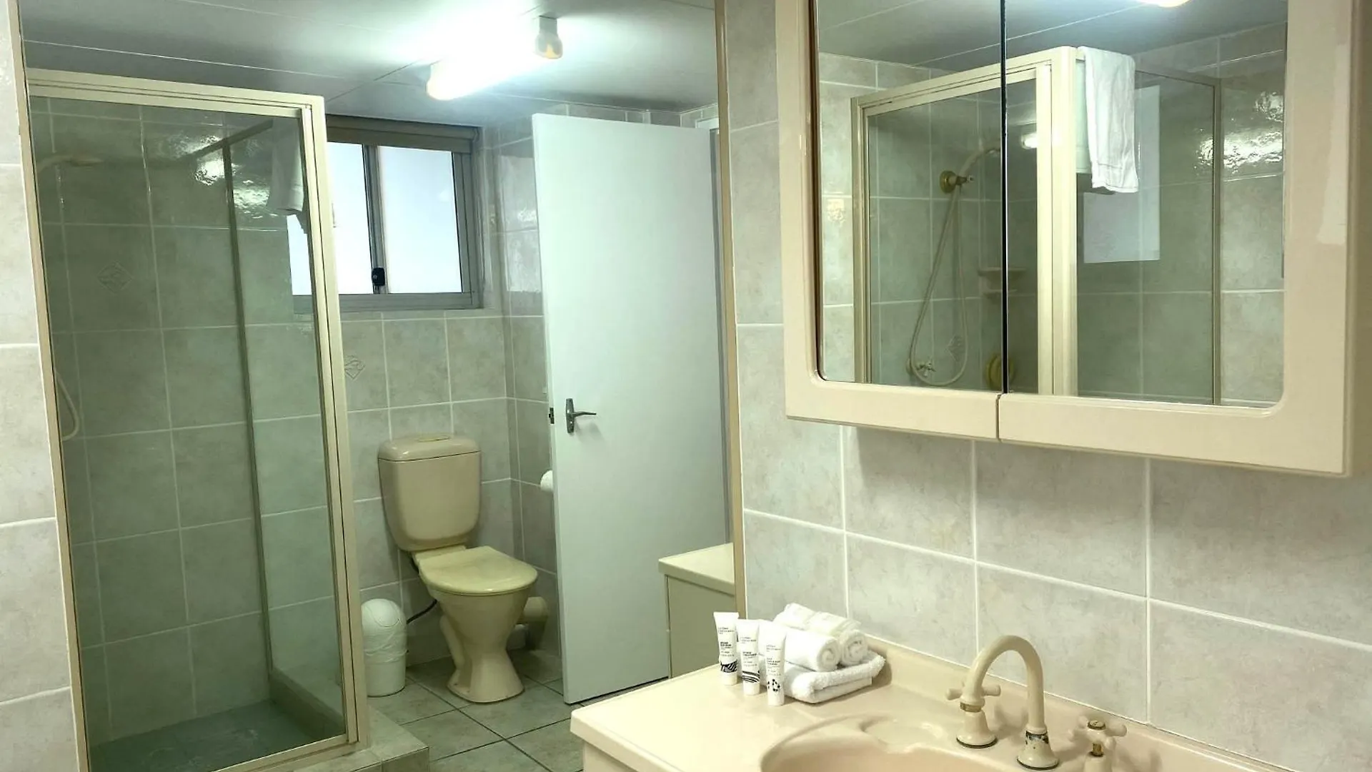**** Aparthotel Hi Surf Beachfront Resort Apartments Gold Coast Australia