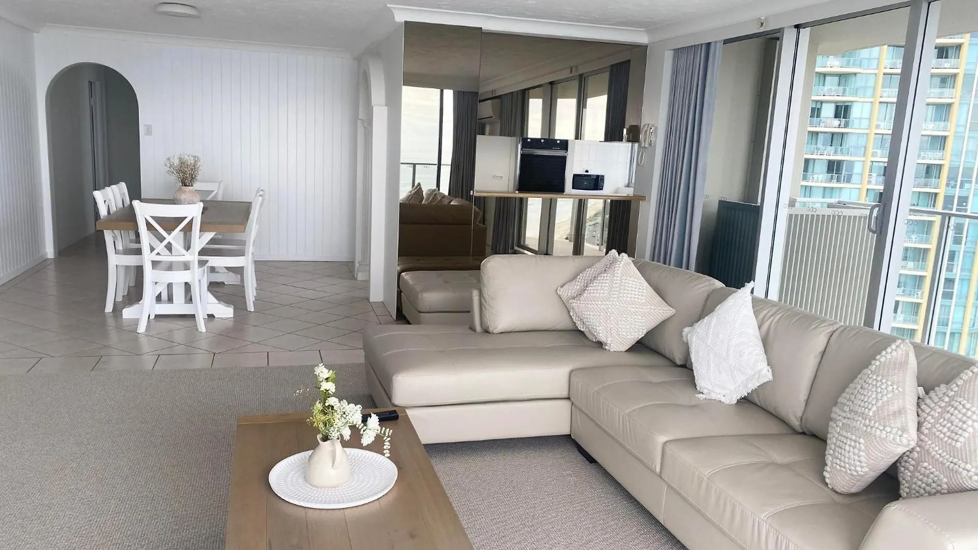 Aparthotel Hi Surf Beachfront Resort Apartments Gold Coast